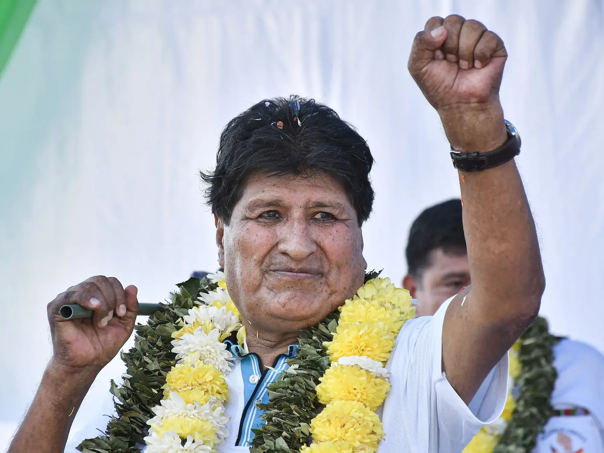 El expresidente de Bolivia Evo Morales saluda en un evento público en Chimoré (Bolivia).