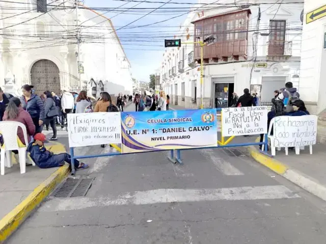 Uno de los puntos de bloqueo que ayer se instaló en la calle Arenales esquina Junín.
