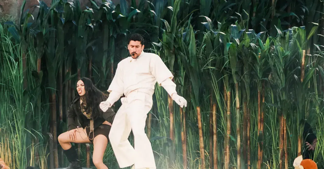 La FCC recibió miles de quejas sobre el 'vulgar' espectáculo de Bad Bunny en la Super Bowl