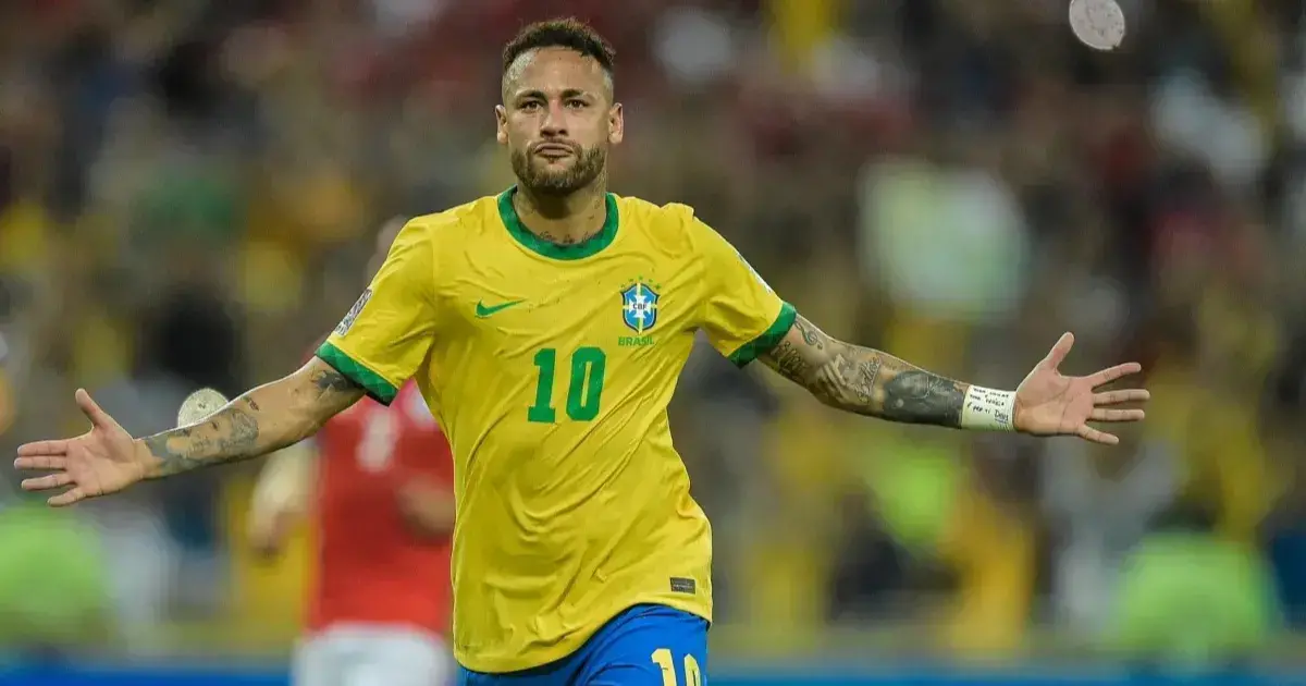 El delantero brasileño celebrando un gol con la camiseta de Brasil.
