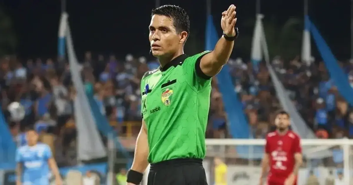 Arbitro Luis Miguel Villarroel.