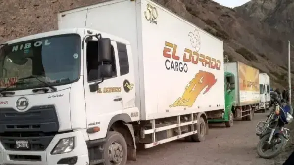 Transportistas varados por un punto de bloqueo. Foto: RKC