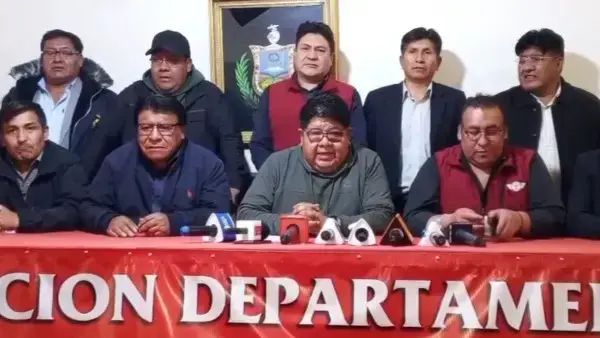 La dirigencia de la Federación del Transporte Primero de Mayo de La Paz.