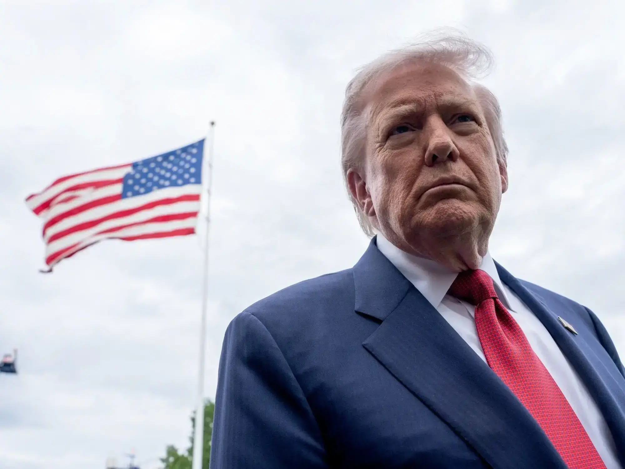 Una encuesta de CNN revela que el 77% afirma que las políticas de Trump han encarecido su vida.