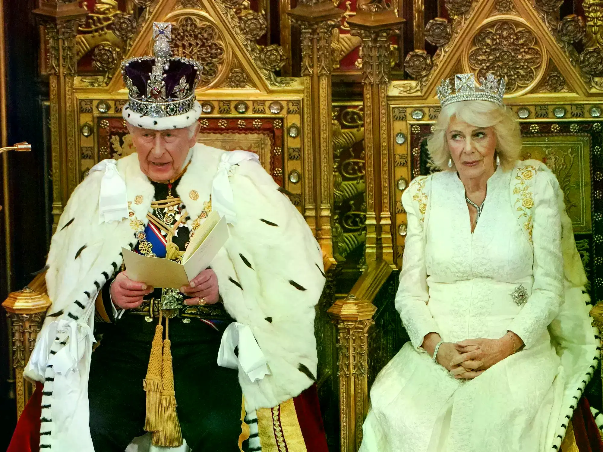 El rey Carlos III y la reina Camilla durante el discurso de apertura del Parlamento británico en Londres.