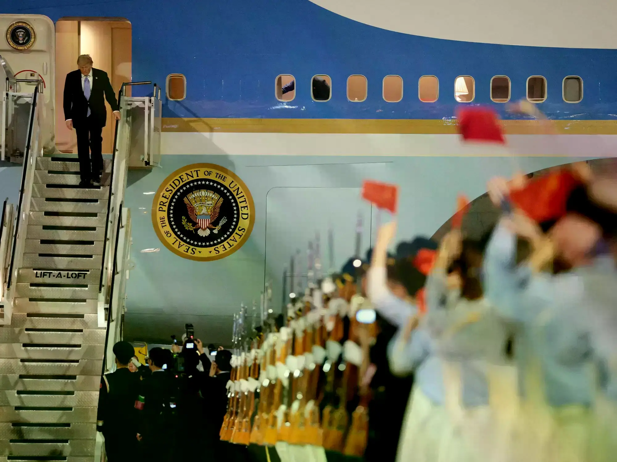 Donald Trump llegó este miércoles a Beijing, donde se reunirá con el presidente Xi Jinping.