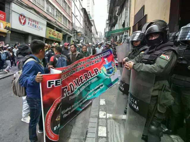 Una protesta de maestros en La Paz.
