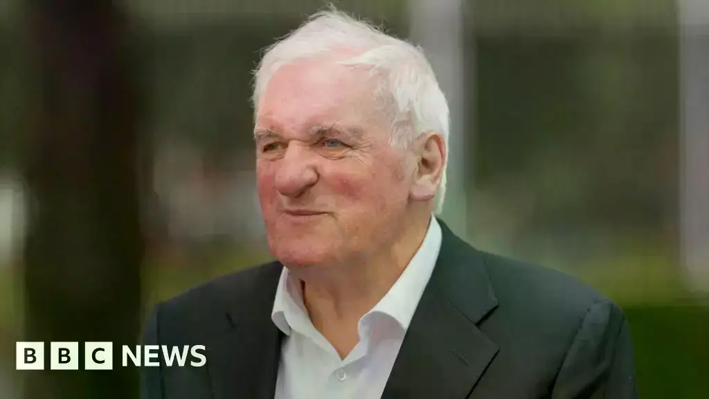 Bertie Ahern fue desafiado a dar su opinión sobre inmigración mientras hacía campaña electoral.