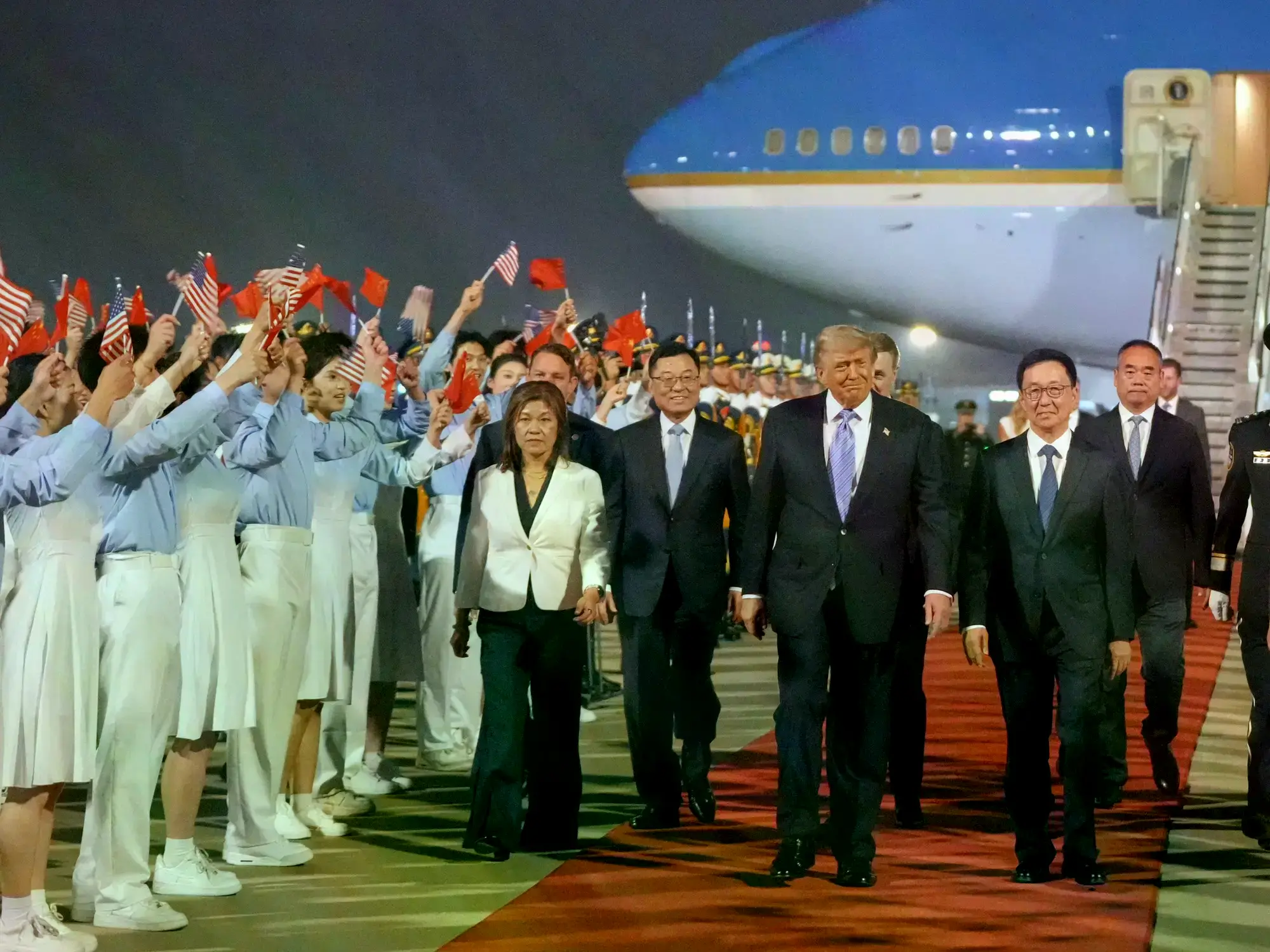 Donald Trump fue recibido en China por el vicepresidente Han Zheng.