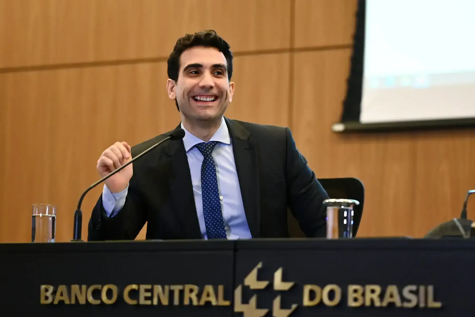 Gabriel Galípolo, presidente del Banco Central de Brasil, habla en una conferencia.
