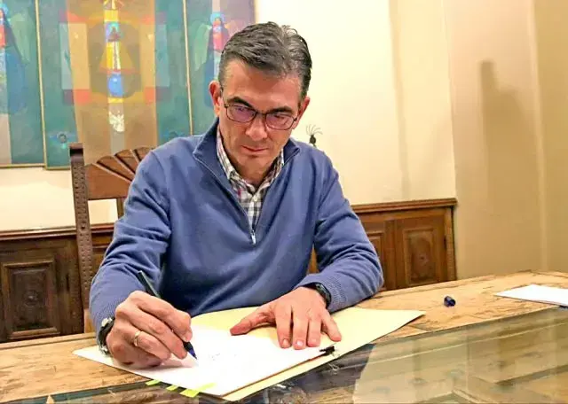 El presidente Rodrigo Paz, este miércoles, al firmar la abrogación de la Ley 1720.