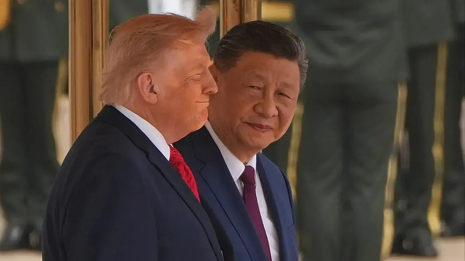 El presidente chino Xi Jinping y el presidente estadounidense Donald Trump en el Gran Palacio del Pueblo en Pekín.