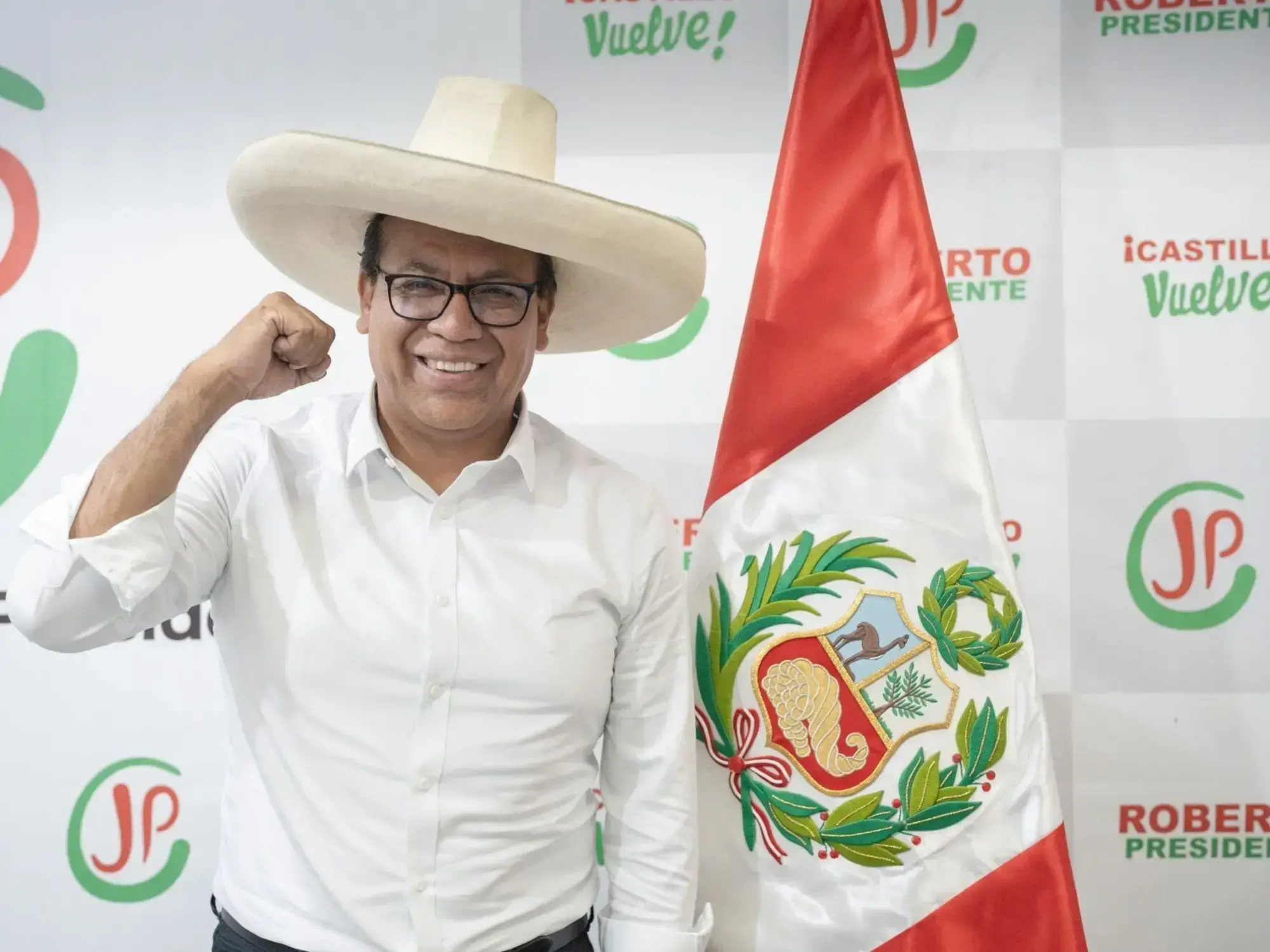 El candidato de izquierda Roberto Sánchez disputará la presidencia de Perú contra Keiko Fujimori.