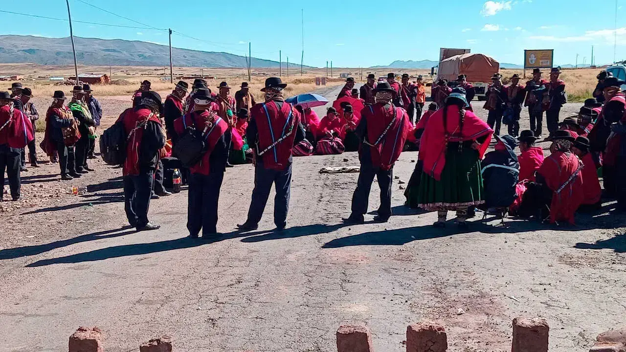 Punto de bloqueo en la carretera hacia Río Seco.