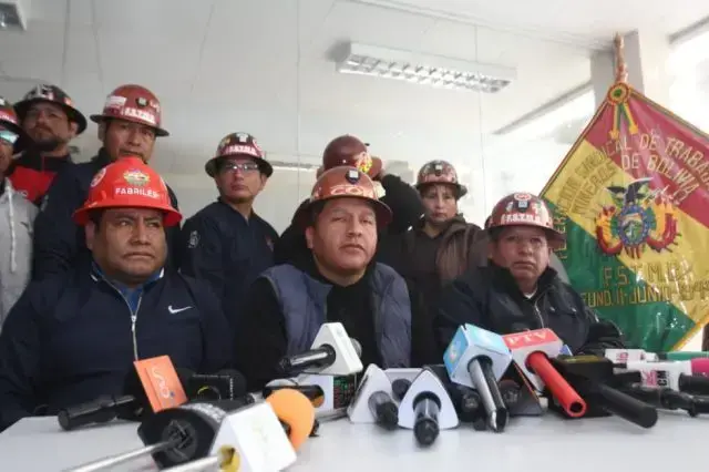 La conferencia de prensa de la dirigencia de la COB en La Paz.