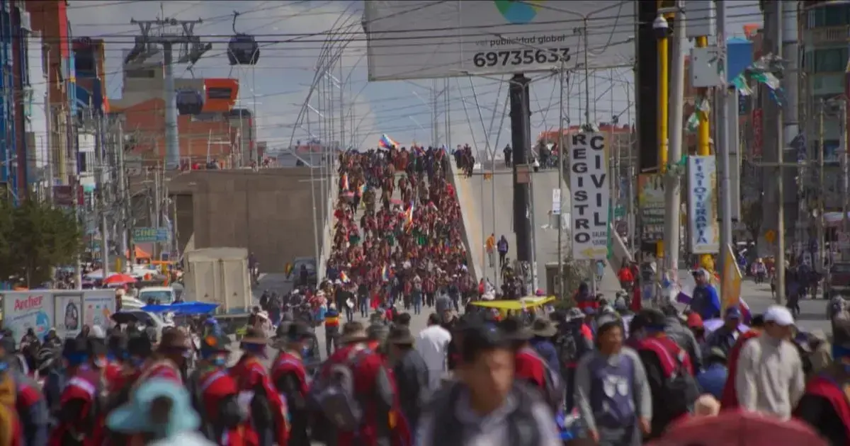 Persisten los bloqueos de las autoridades originarias 'Ponchos Rojos' en la urbe alteña.