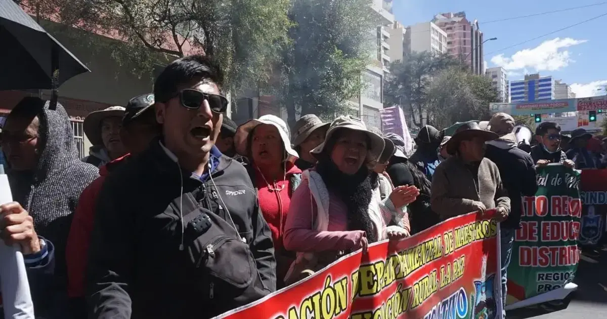 El Magisterio Rural se mantiene en vigilia en instalaciones del Ministerio de Educación