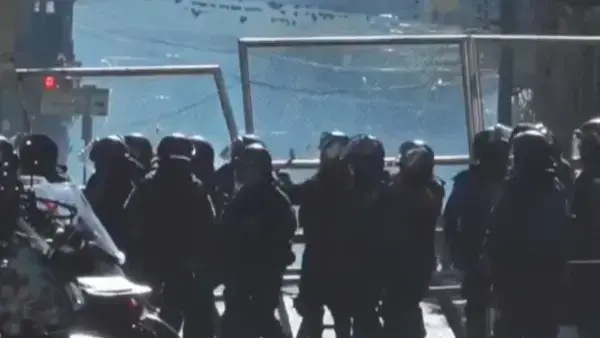 La Policía resguarda las inmediaciones de la Plaza Murillo