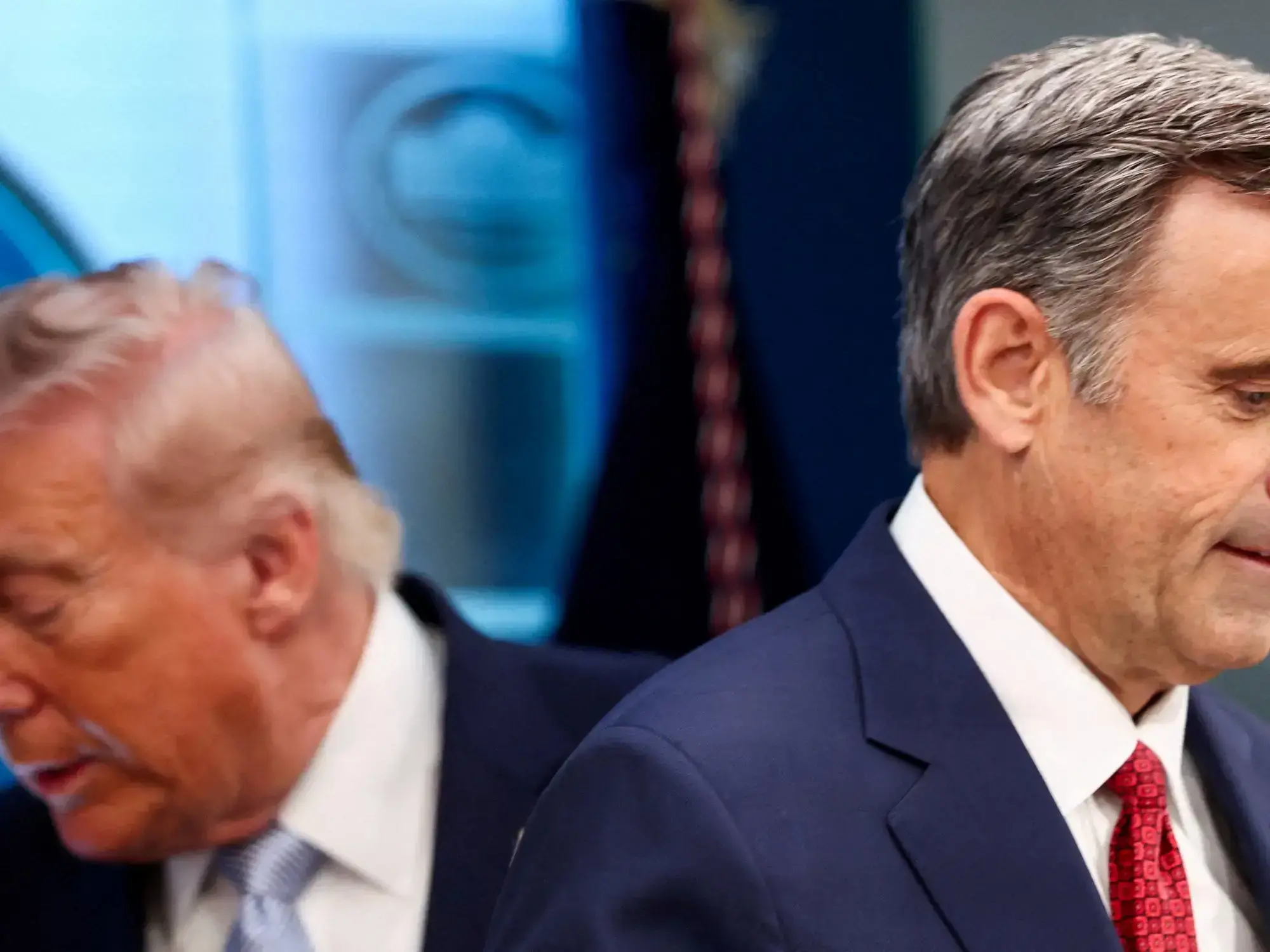 Donald Trump y el director de la CIA, John Ratcliffe.