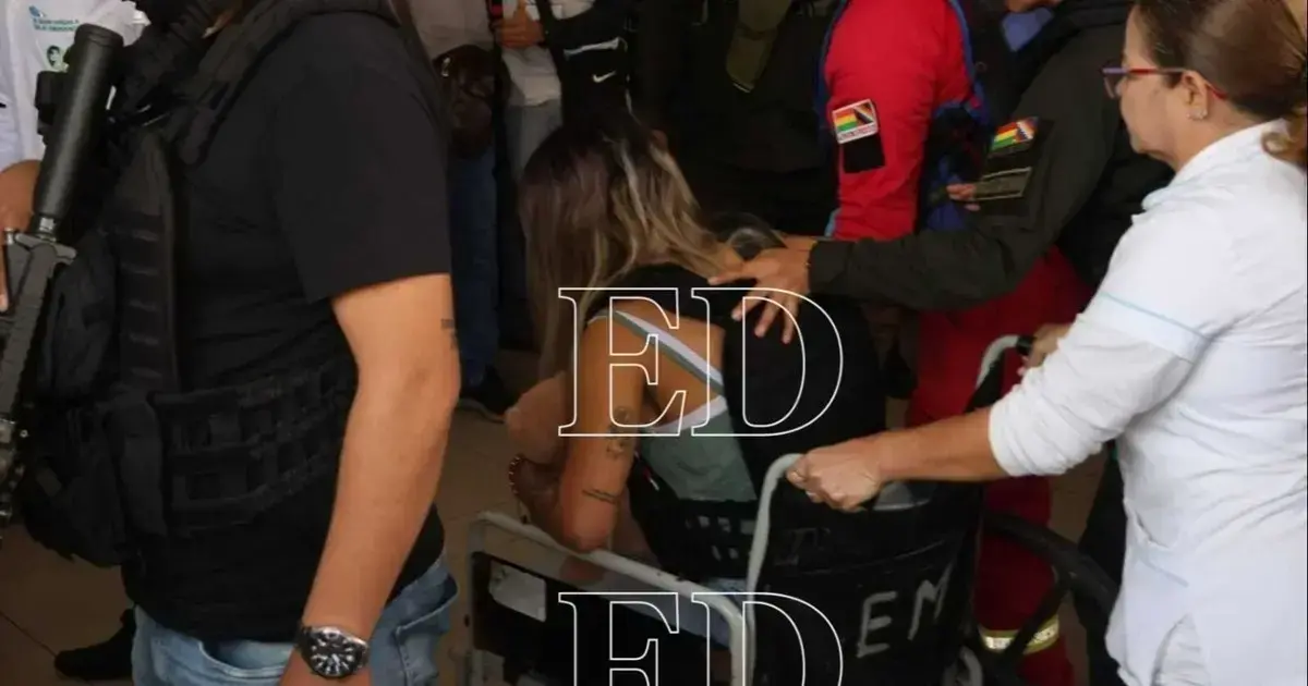 Tatiana Marset llega al hospital San Juan de Dios con un oso de peluche