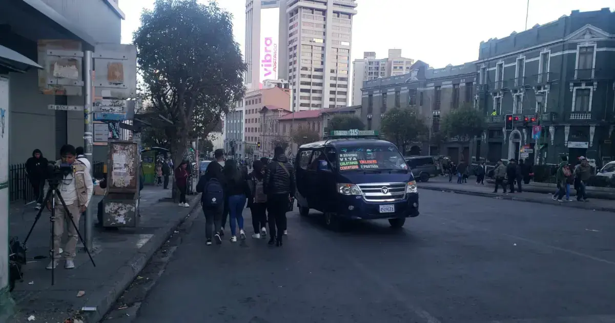 Circulación vehicular en el centro paceño tras los enfrentamientos