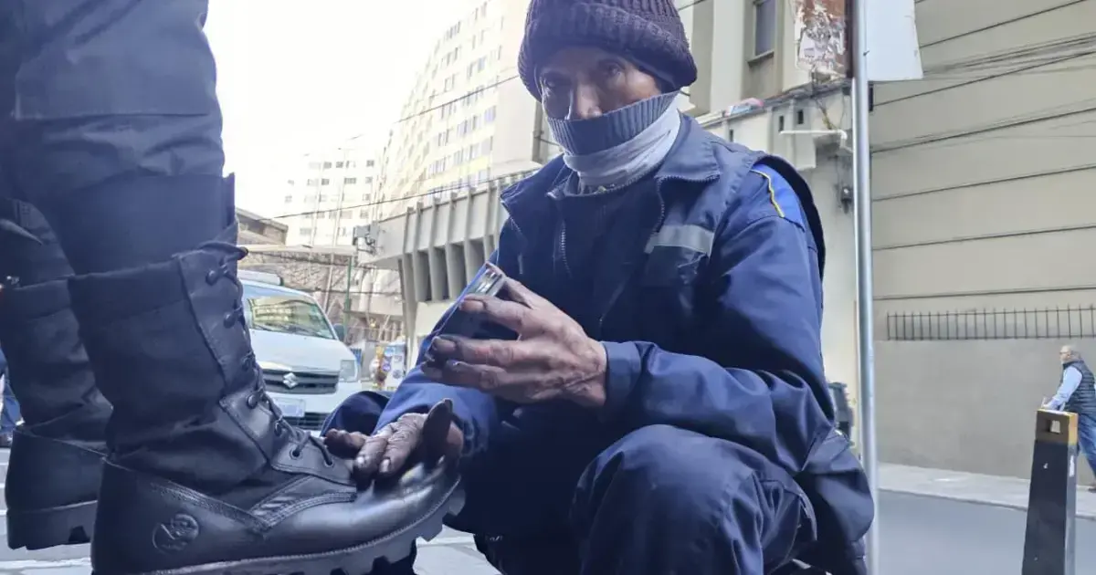 Luciano Mamani, lustrabotas