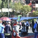 El magisterio rural intensifica protestas y bloqueos en rutas de La Paz y Cochabamba
