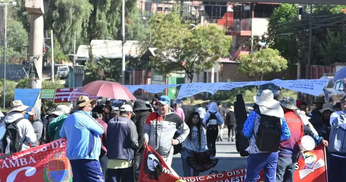 Magisterio rural bloqueo en Cochabamba