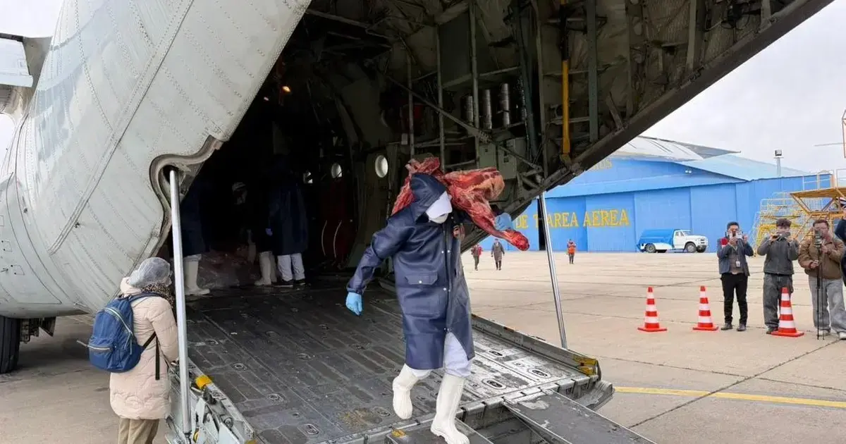 Vía aérea trasladan carne por los bloqueos.