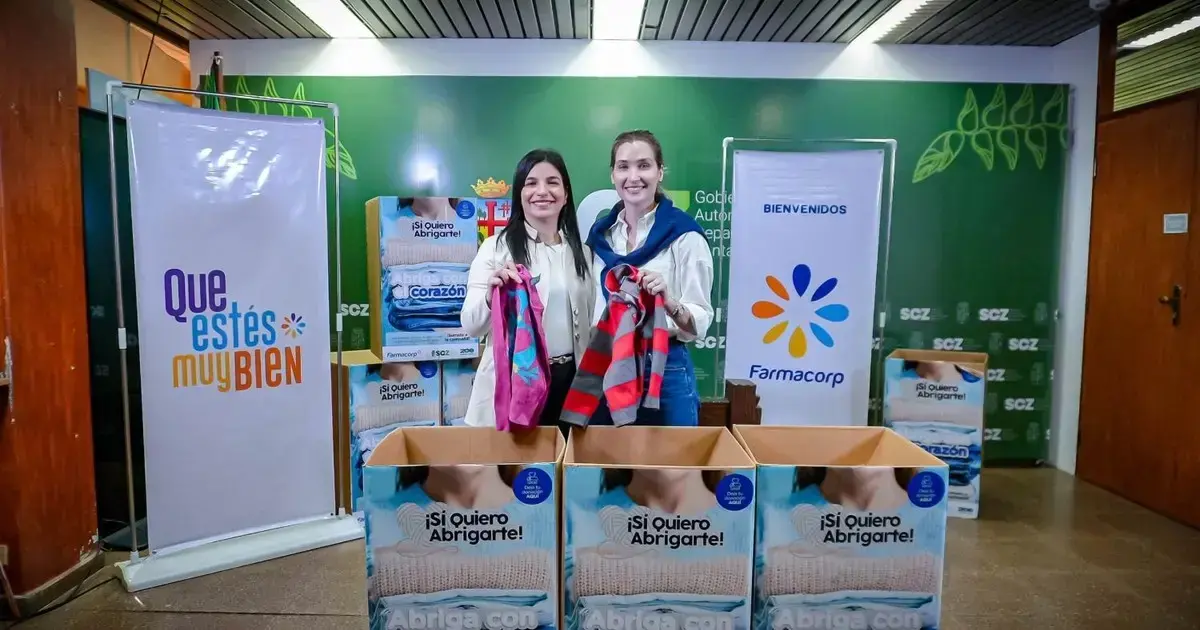 Patricia Parada participó en el lanzamiento junto a funcionarios de Farmacorp.