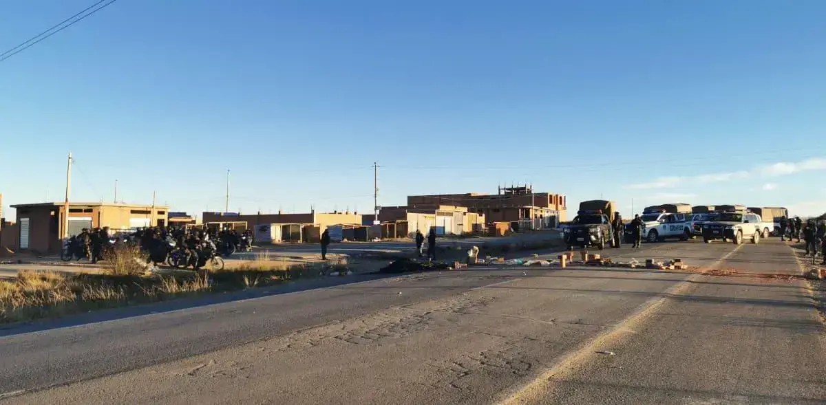Uno de los puntos de bloqueo en la ruta La Paz - Oruro