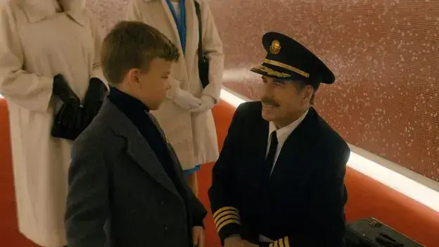 El debut como director de John Travolta, "Propeller One-Way Night Coach", es un desastre en Cannes