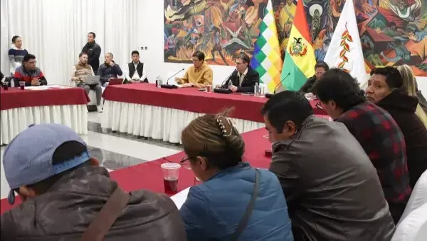 Rodrigo Paz en reunión con la COR de El Alto.