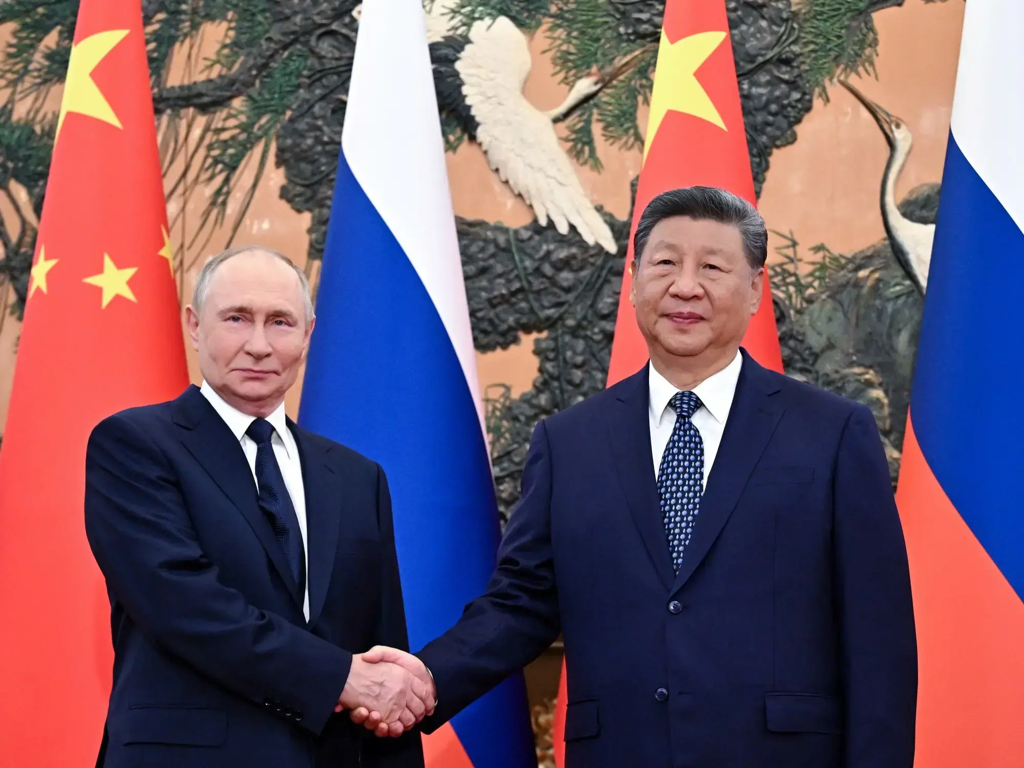El presidente ruso Vladimir Putin visitó a su par chino Xi Jinping en septiembre pasado en Beijing.
