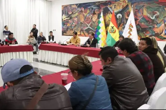 La reunión del presidente Rodrigo Paz y la dirigencia de la COR de El Alto.