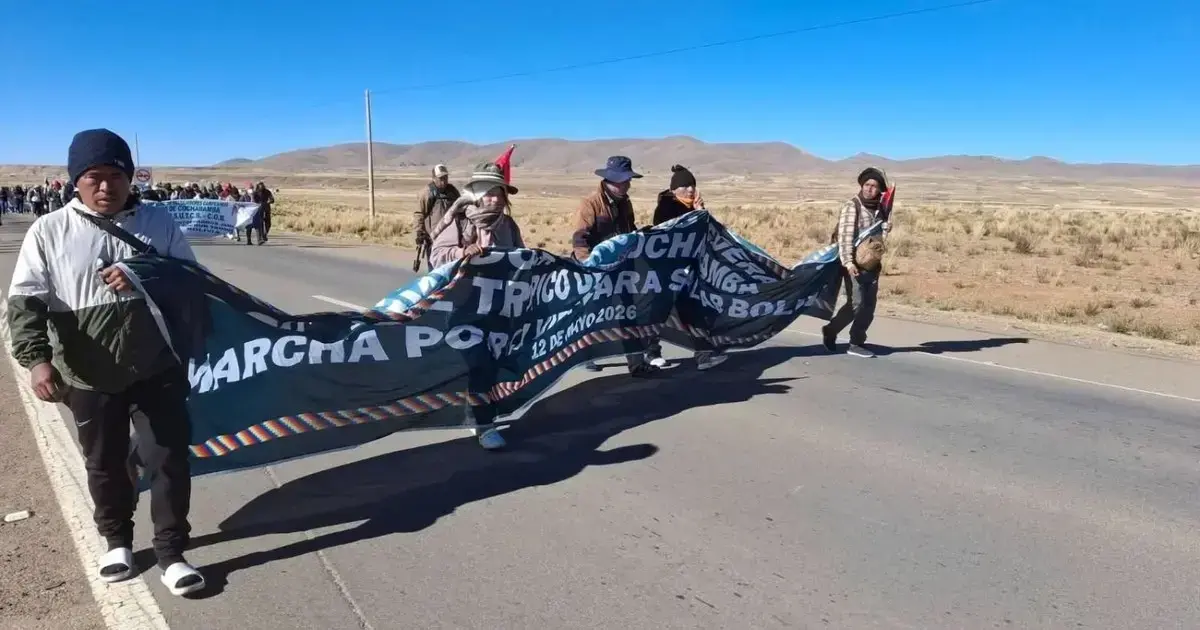 Afines a Evo Morales continúan movilizados