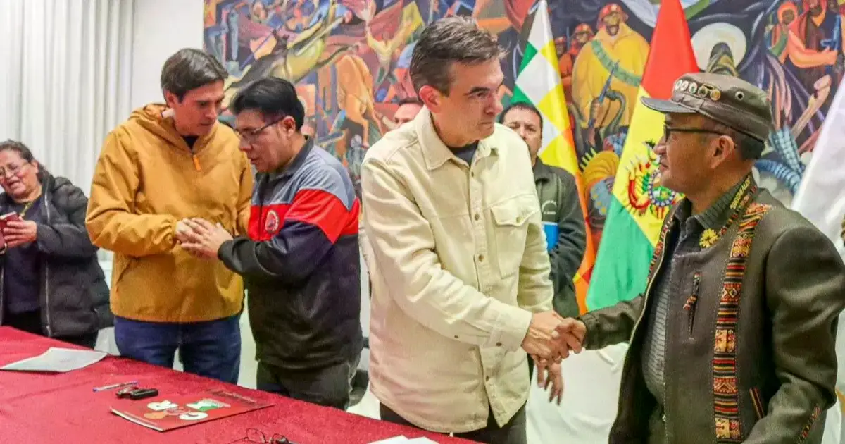Rodrigo Paz se reunió con la COR.