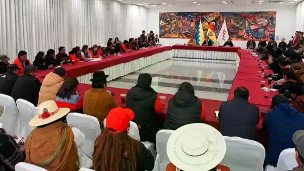 Presidente Rodrigo Paz se reunió con sectores sociales de El Alto.