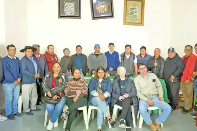Autoridades y dirigentes participantes del encuentro regional.