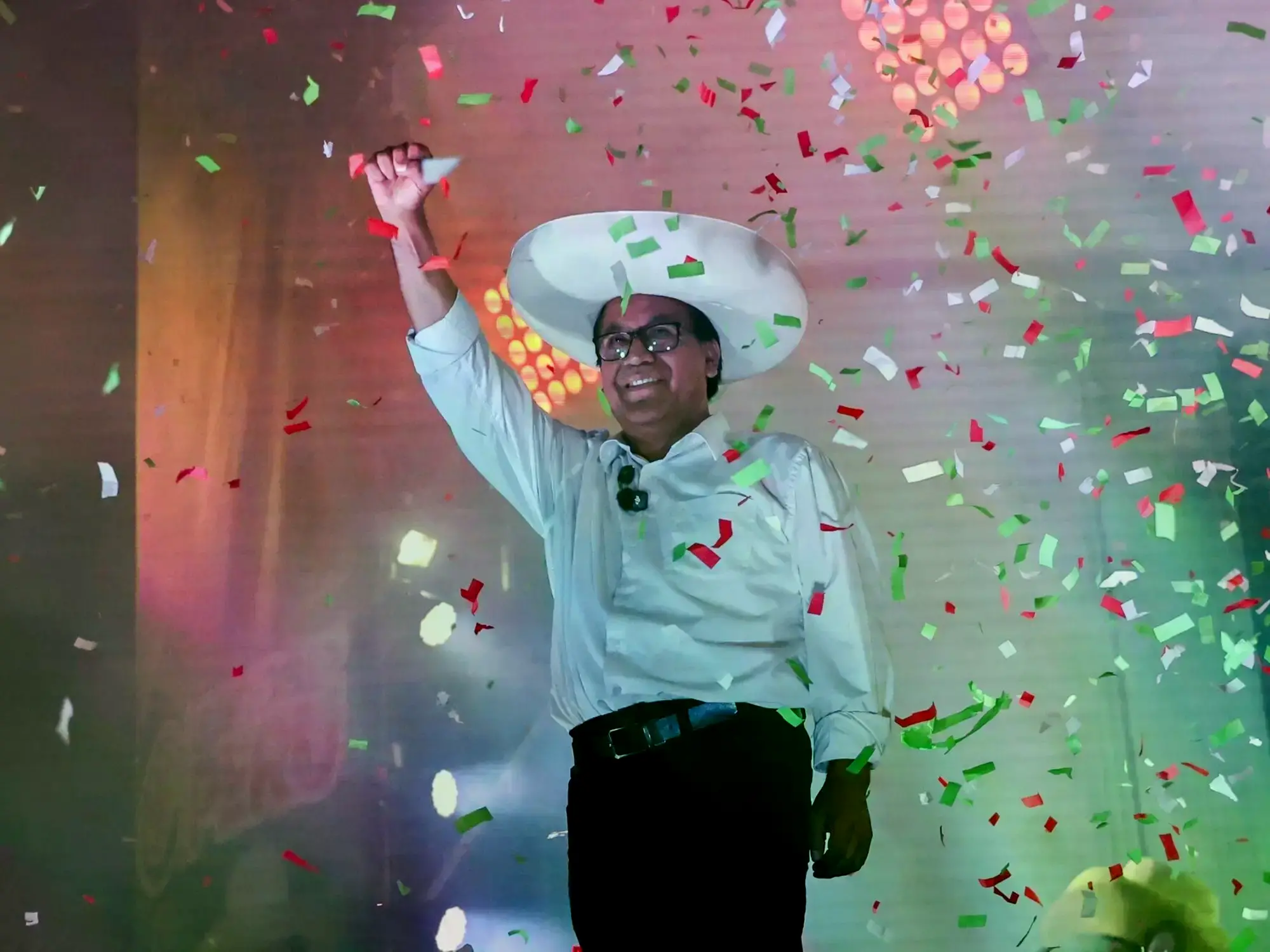 Candidato presidencial Roberto Sánchez durante un mitin en Lima.