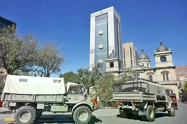 Seguidores de Evo Morales ingresan a El Alto este domingo.