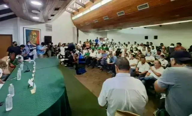 Una anterior Asamblea de la Cruceñidad.