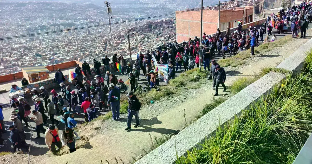 La marcha de afines a Evo Morales ingresa este lunes a la ciudad de La Paz