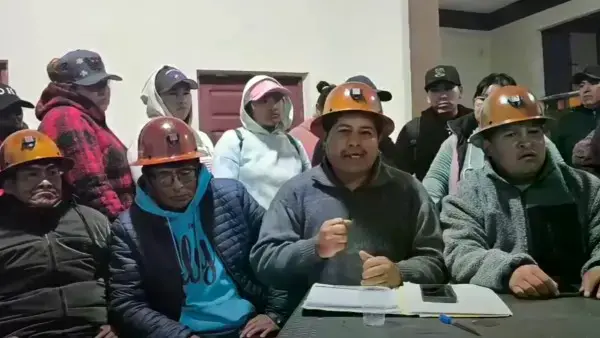 Desocupados de Huanuni amenazan con medidas a la COB si continúan los bloqueos.