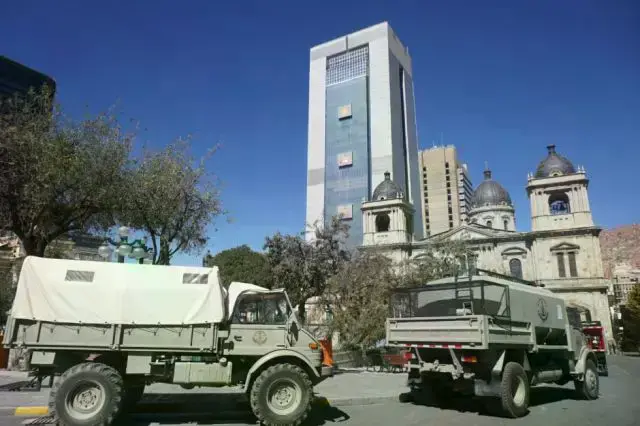 El resguardo de seguridad en la plaza Murillo de La Paz.