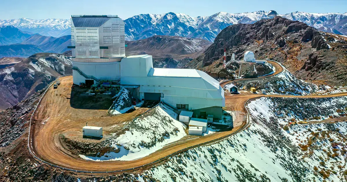 El Observatorio Vera C. Rubin se encuentra en la cima del Cerro Pachón, en Chile.