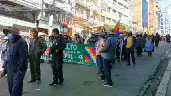 Marcha de algunas juntas vecinales de El Alto.