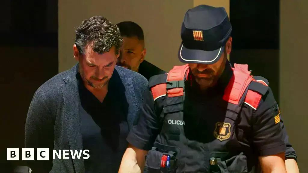Jonathan Andic, de 43 años (izquierda), fue detenido por la policía catalana el martes