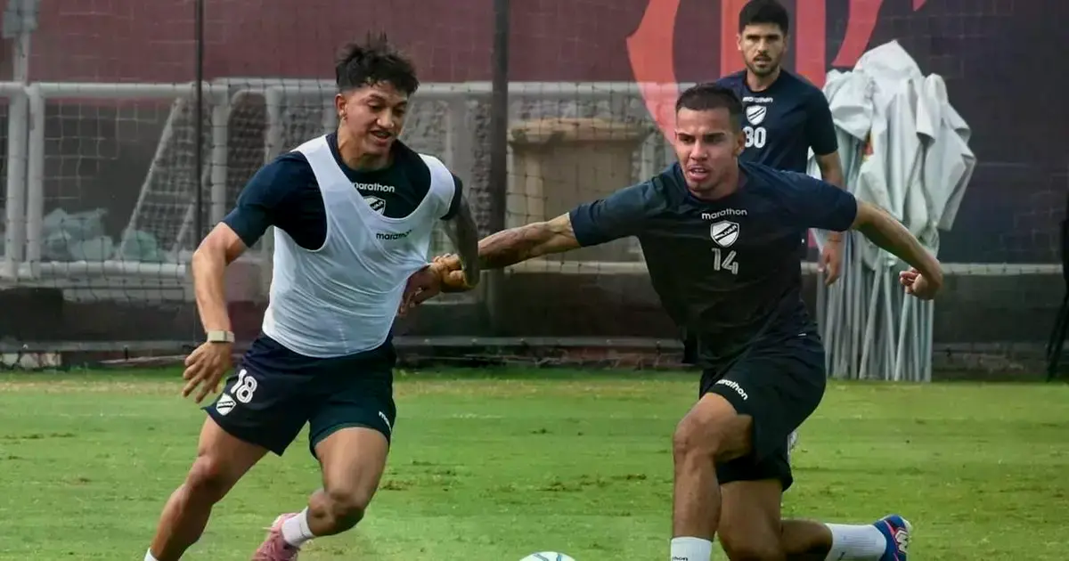 Robson intenta superar a Chávez en la práctica del lunes en Flamengo.