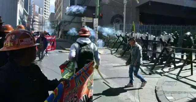 Enfrentamientos entre manifestantes y la Policía